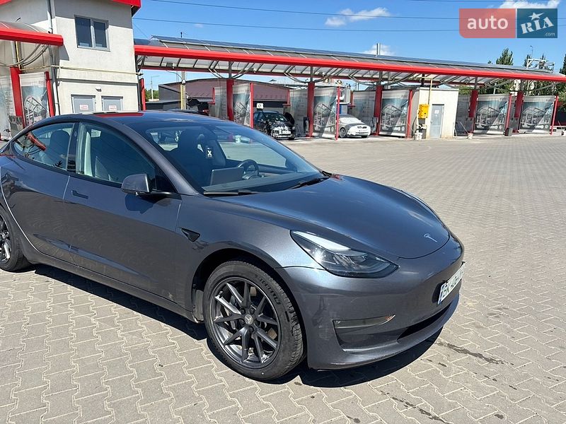 Седан Tesla Model 3 2022 в Виннице