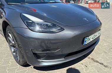 Седан Tesla Model 3 2022 в Виннице