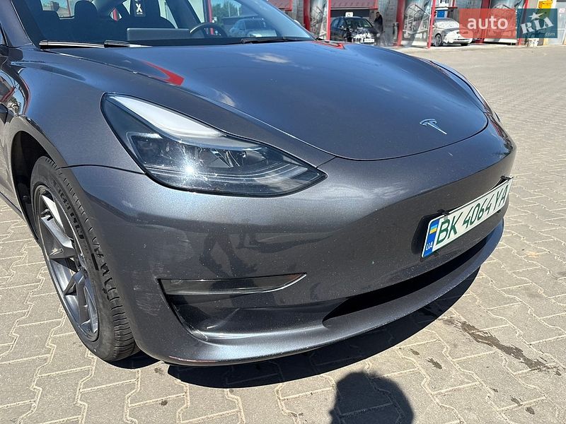 Седан Tesla Model 3 2022 в Виннице