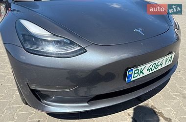 Седан Tesla Model 3 2022 в Виннице