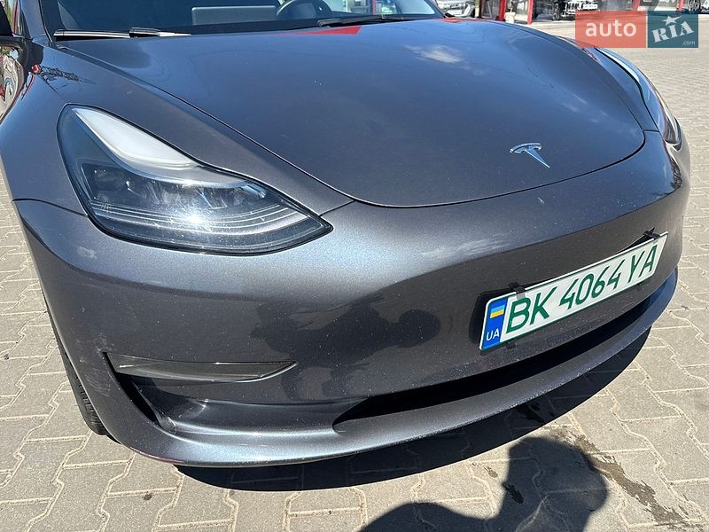 Седан Tesla Model 3 2022 в Виннице