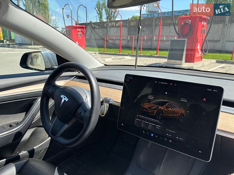 Седан Tesla Model 3 2022 в Виннице