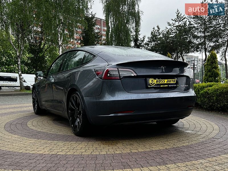 Седан Tesla Model 3 2021 в Львове