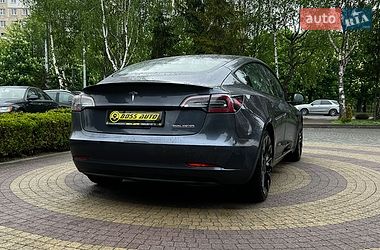 Седан Tesla Model 3 2021 в Львове