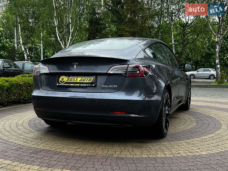 Седан Tesla Model 3 2021 в Львове