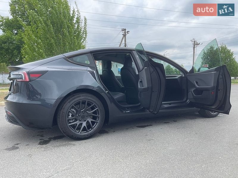 Седан Tesla Model 3 2025 в Києві