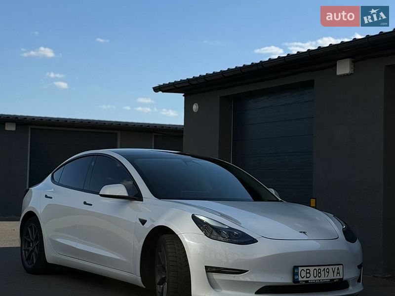 Седан Tesla Model 3 2022 в Чернигове