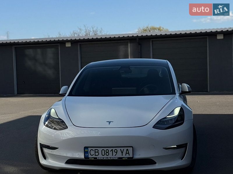 Седан Tesla Model 3 2022 в Чернігові