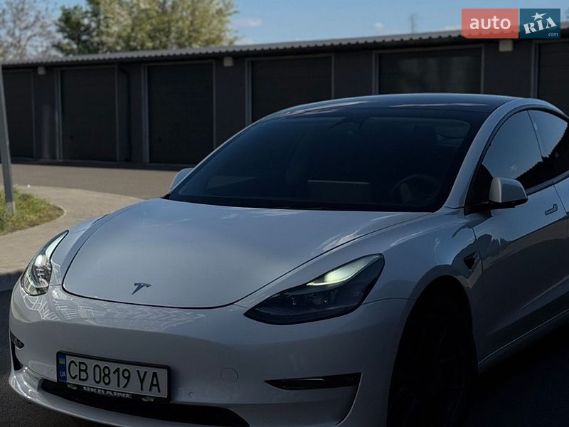 Седан Tesla Model 3 2022 в Чернігові