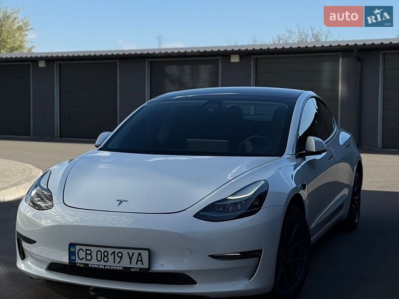 Седан Tesla Model 3 2022 в Чернигове