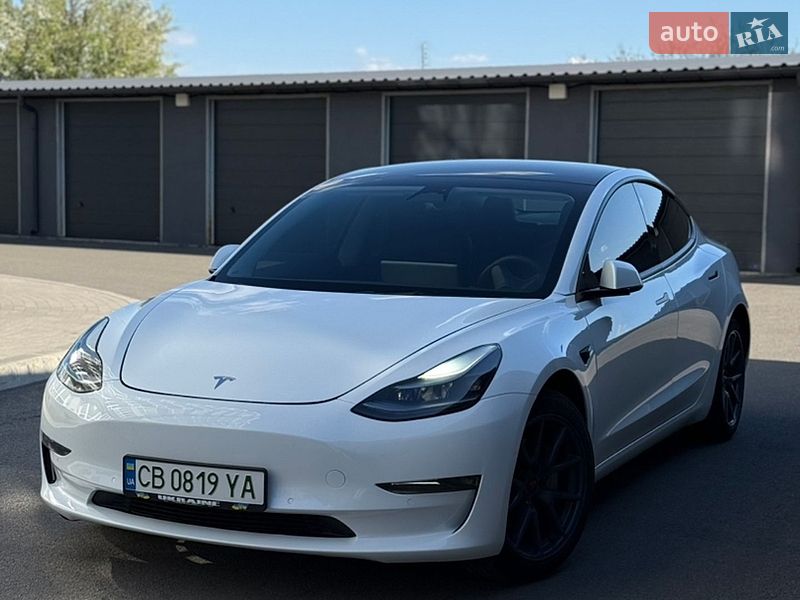 Седан Tesla Model 3 2022 в Чернигове