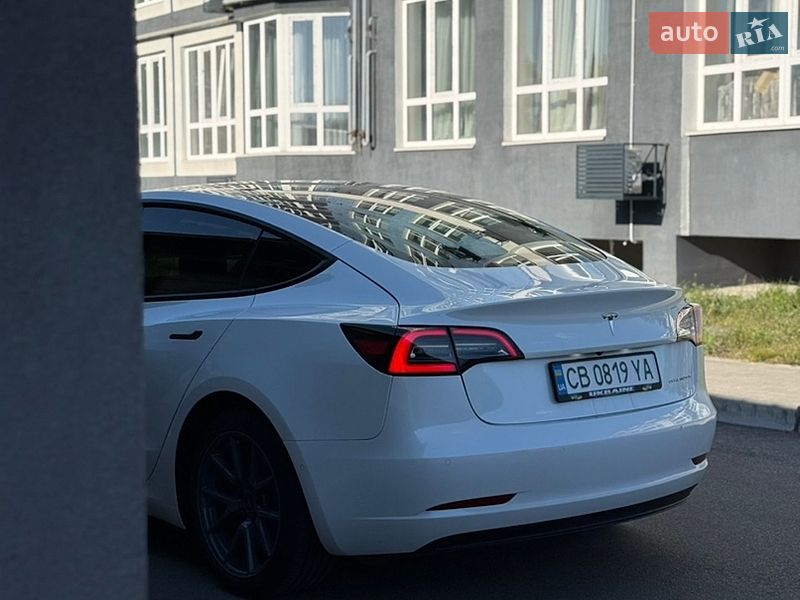 Седан Tesla Model 3 2022 в Чернигове