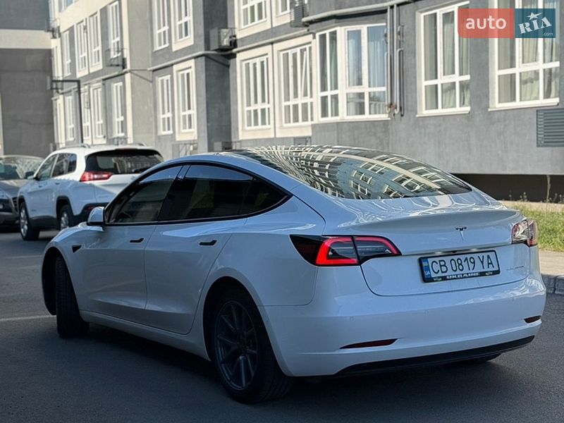 Седан Tesla Model 3 2022 в Чернигове