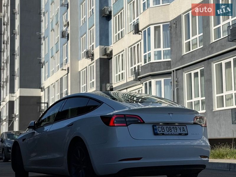 Седан Tesla Model 3 2022 в Чернигове