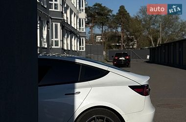 Седан Tesla Model 3 2022 в Чернигове