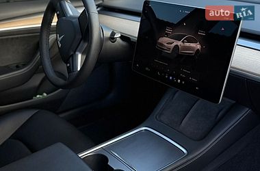 Седан Tesla Model 3 2022 в Чернигове
