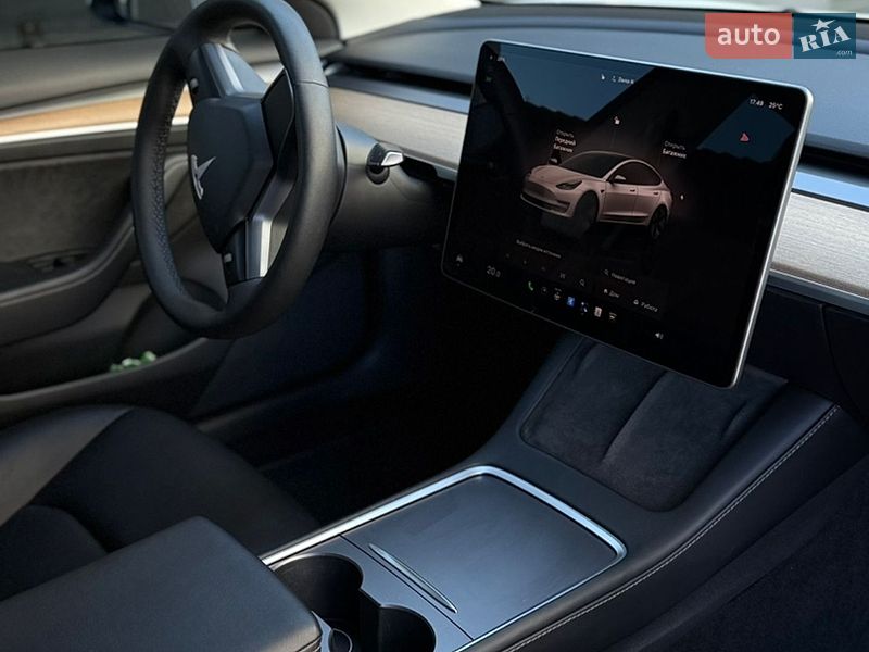 Седан Tesla Model 3 2022 в Чернигове