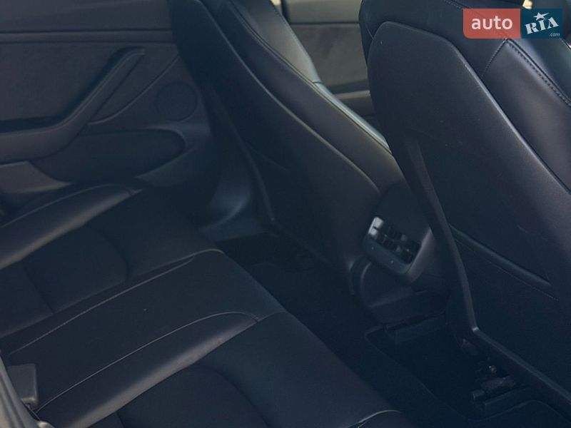 Седан Tesla Model 3 2022 в Чернигове