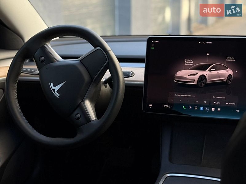 Седан Tesla Model 3 2022 в Чернигове