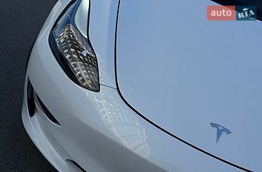 Седан Tesla Model 3 2022 в Чернигове
