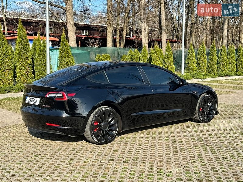 Седан Tesla Model 3 2023 в Харкові