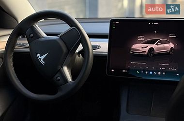 Седан Tesla Model 3 2022 в Чернигове
