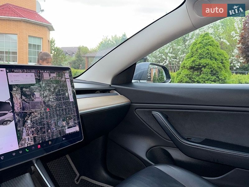 Седан Tesla Model 3 2018 в Броварах