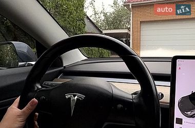 Седан Tesla Model 3 2018 в Броварах