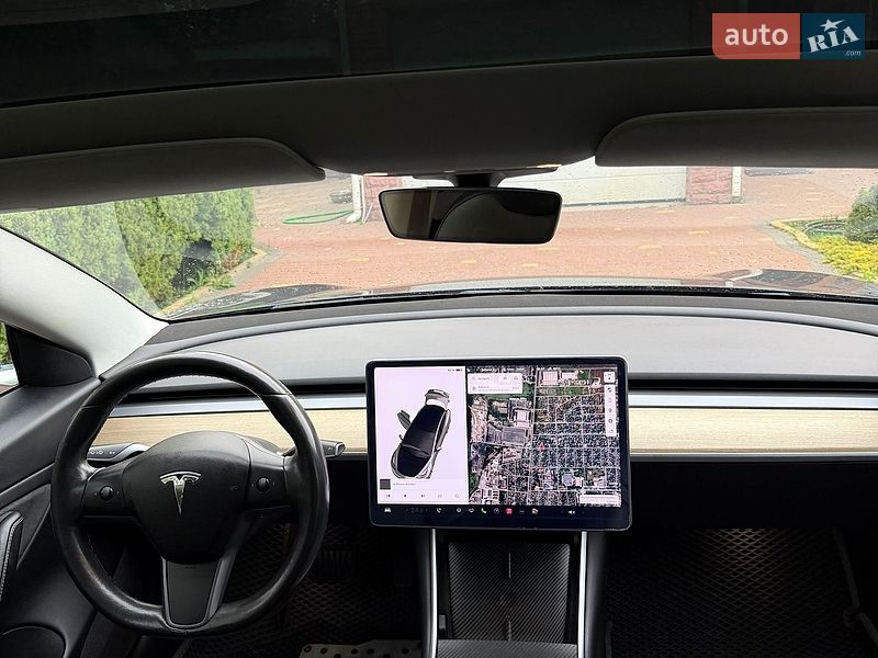 Седан Tesla Model 3 2018 в Броварах