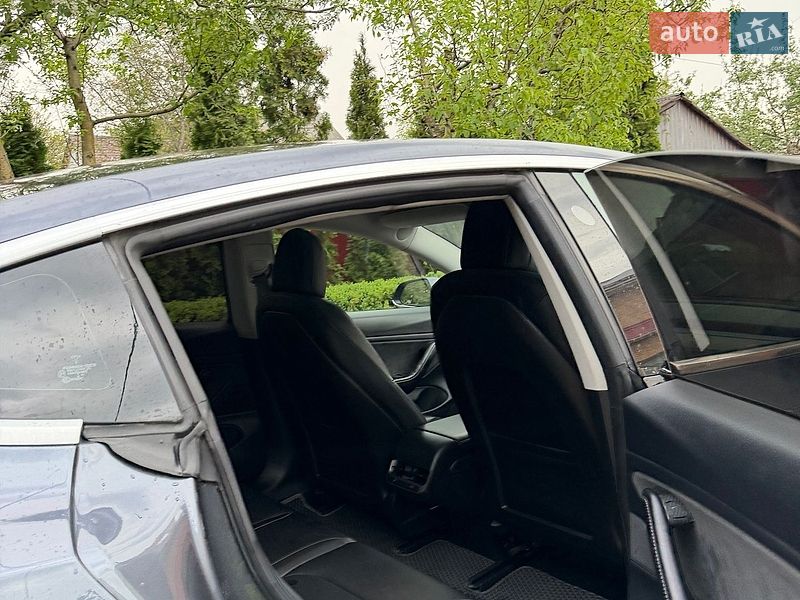 Седан Tesla Model 3 2018 в Броварах