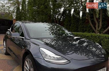Седан Tesla Model 3 2018 в Броварах