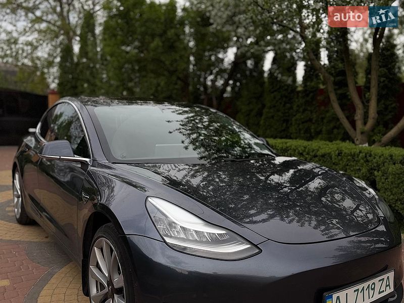 Седан Tesla Model 3 2018 в Броварах