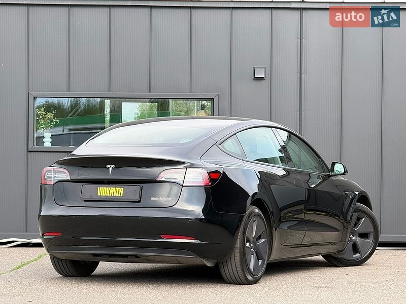 Седан Tesla Model 3 2021 в Києві