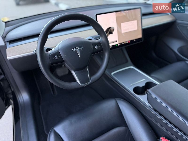 Седан Tesla Model 3 2021 в Києві