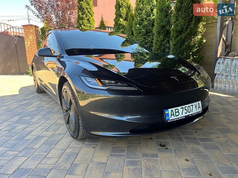 Седан Tesla Model 3 2024 в Виннице