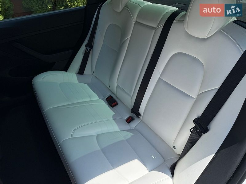 Седан Tesla Model 3 2021 в Ивано-Франковске
