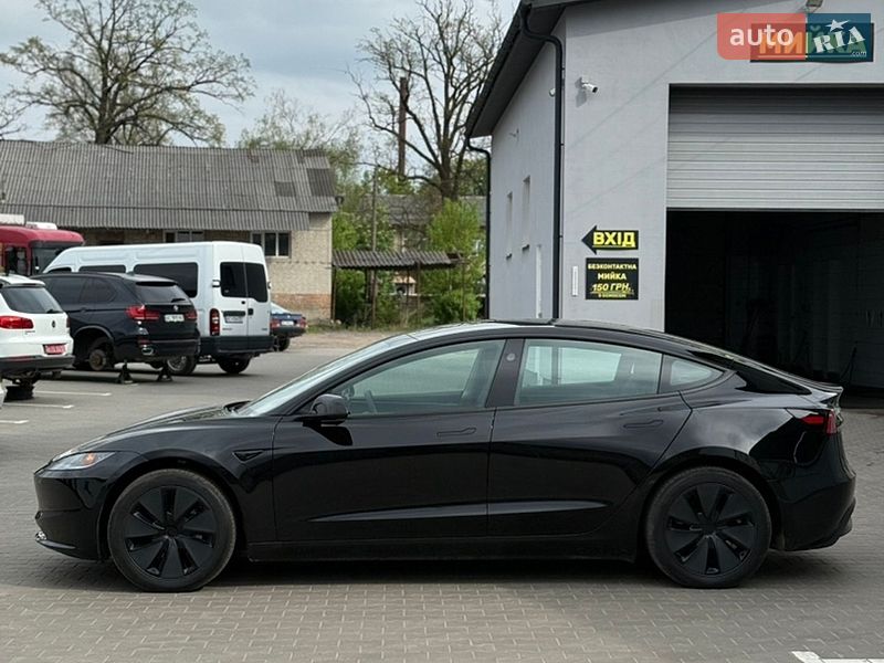 Седан Tesla Model 3 2025 в Луцьку