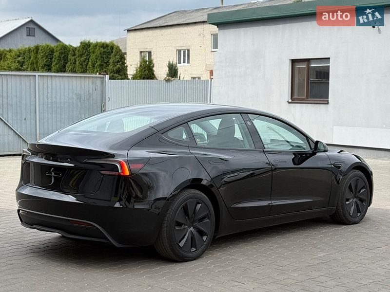 Седан Tesla Model 3 2025 в Луцьку