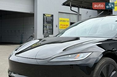 Седан Tesla Model 3 2025 в Луцьку