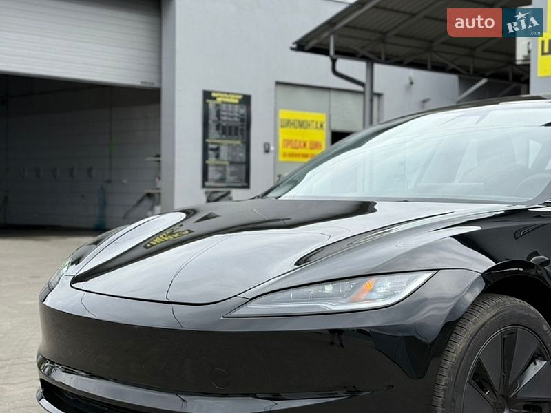 Седан Tesla Model 3 2025 в Луцьку