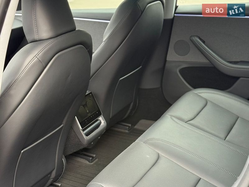 Седан Tesla Model 3 2025 в Луцьку