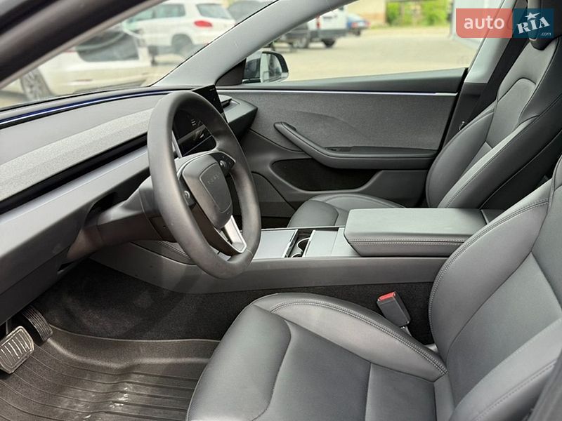 Седан Tesla Model 3 2025 в Луцьку