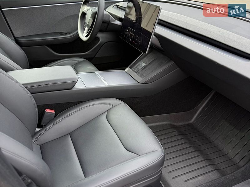 Седан Tesla Model 3 2025 в Луцьку