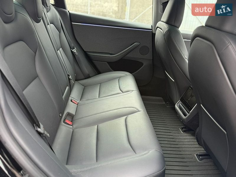 Седан Tesla Model 3 2025 в Луцьку