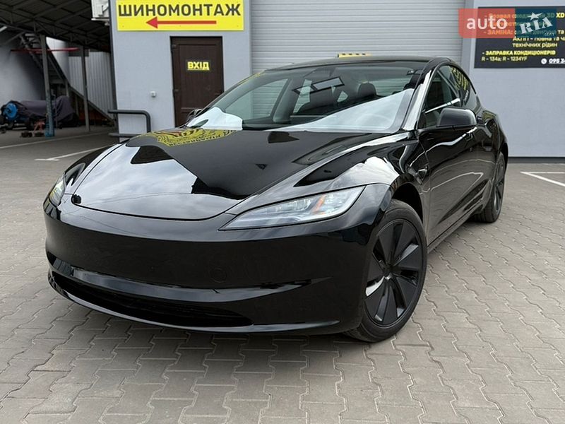Седан Tesla Model 3 2025 в Луцьку