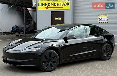 Седан Tesla Model 3 2025 в Луцьку