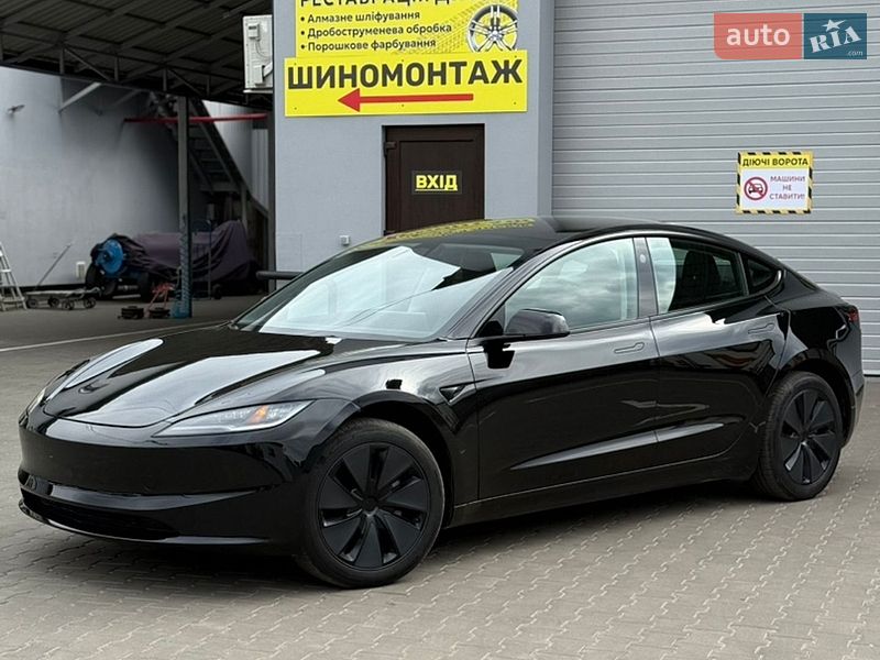 Седан Tesla Model 3 2025 в Луцьку