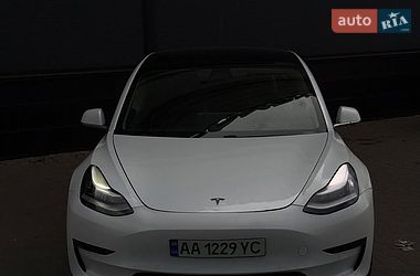 Седан Tesla Model 3 2019 в Києві