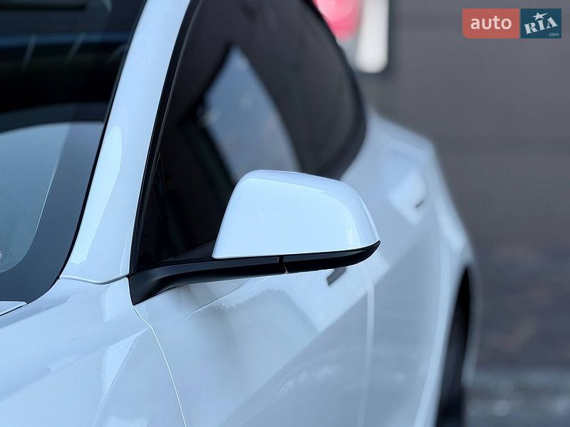 Седан Tesla Model 3 2022 в Кривому Розі
