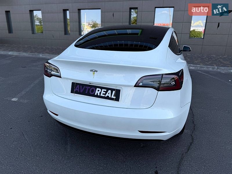 Седан Tesla Model 3 2022 в Кривому Розі
